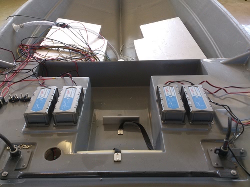 DSC 3001 500x375 - Зарядное устройство Battery Service Expert в лодках E-motion